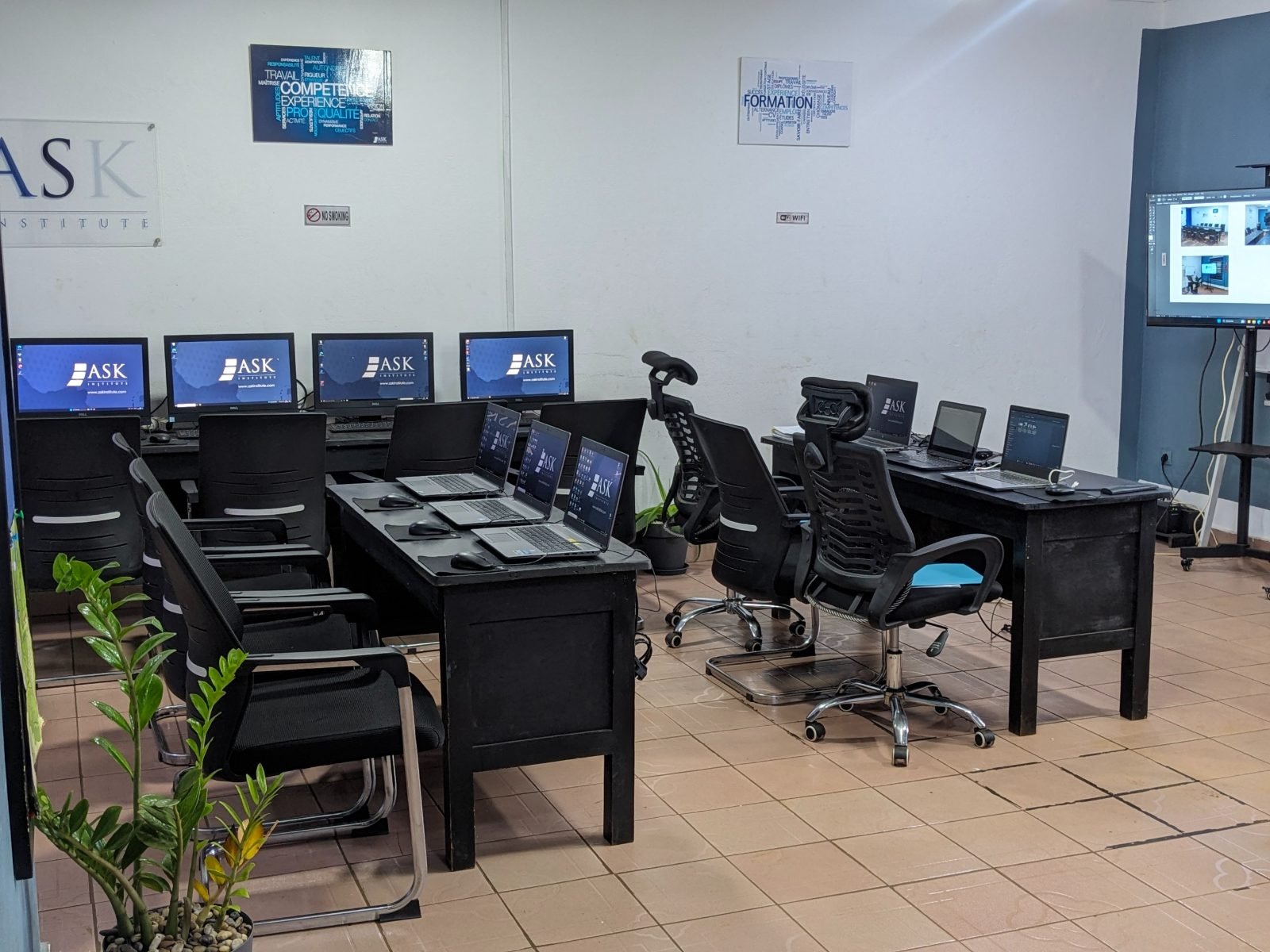 Postes de travail informatiques du campus de Bafoussam
