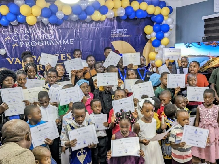 Remise des attestations de participation à la clôture de l’édition 2026
